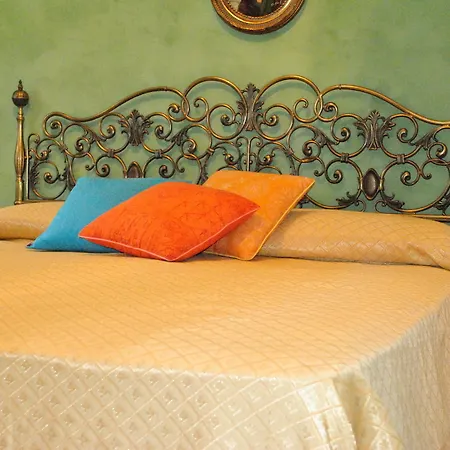 Casa Dei Frati Gasthuis Asti