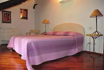 בית הארחה Casa Dei Frati אסטי